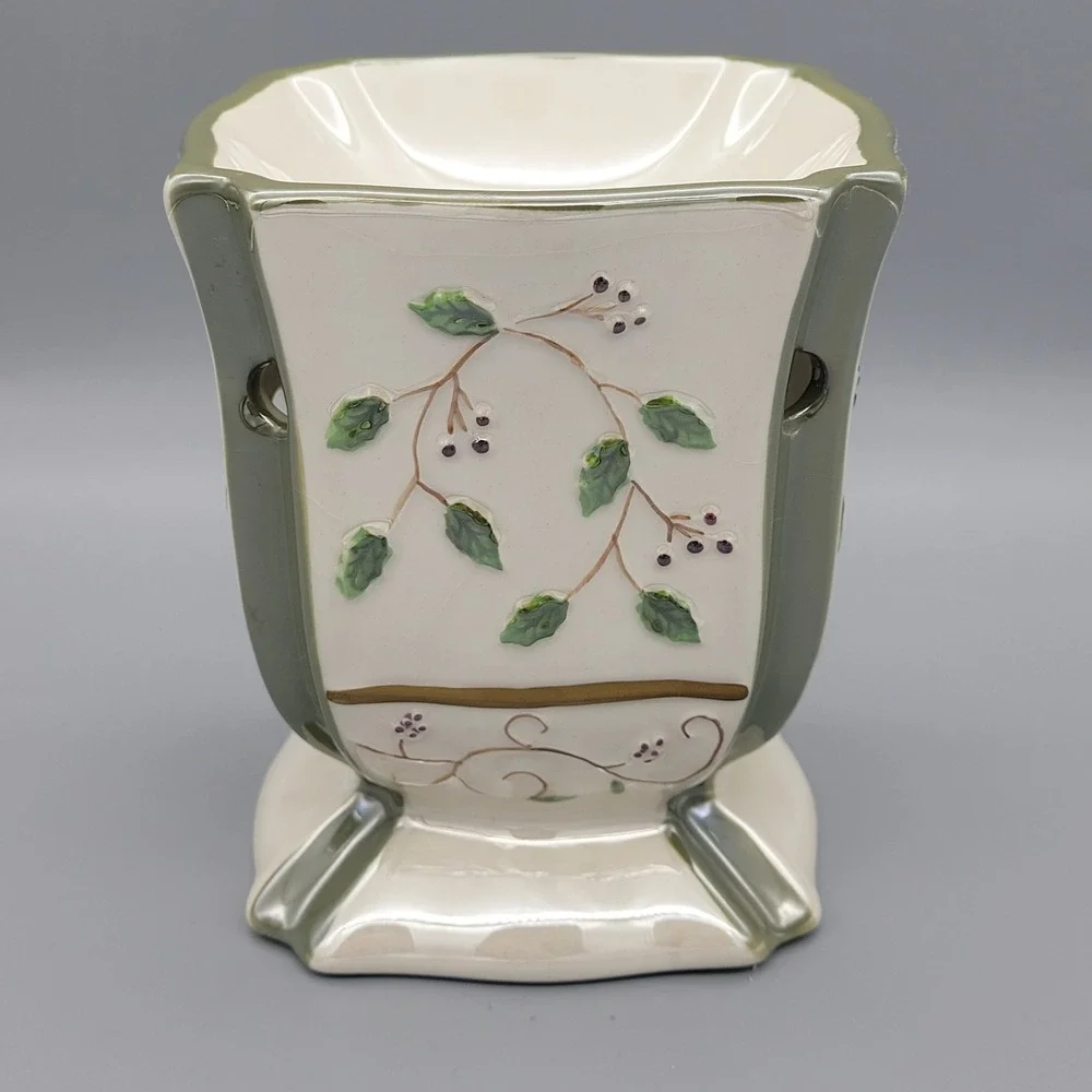 Yankee Candle Holly Berry Tealight Wax‎ Melt Warmer Ceramic Holiday Christmas